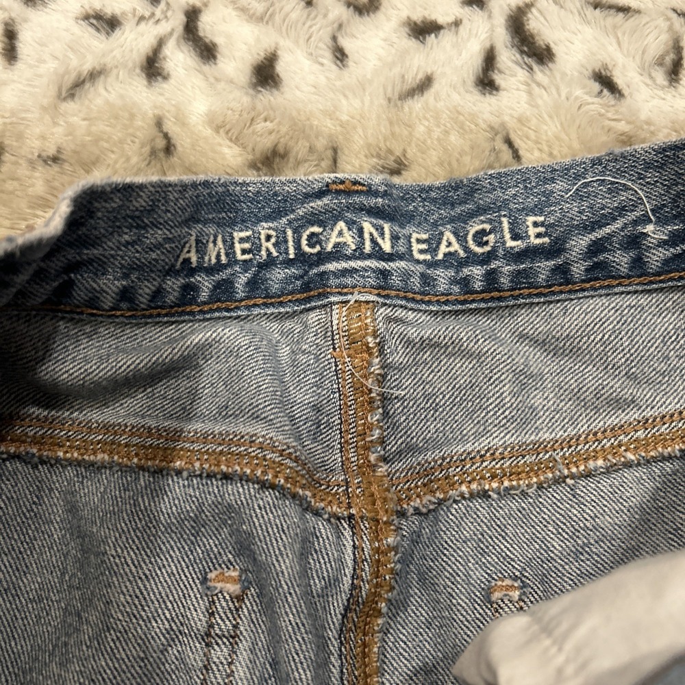 American Eagle blue distressed mom jeans Size 6 Grunge Retro Y2K - Picture 4 of 9